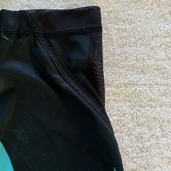 Patterned‎ lululemon leggings - Picture 8 of 9